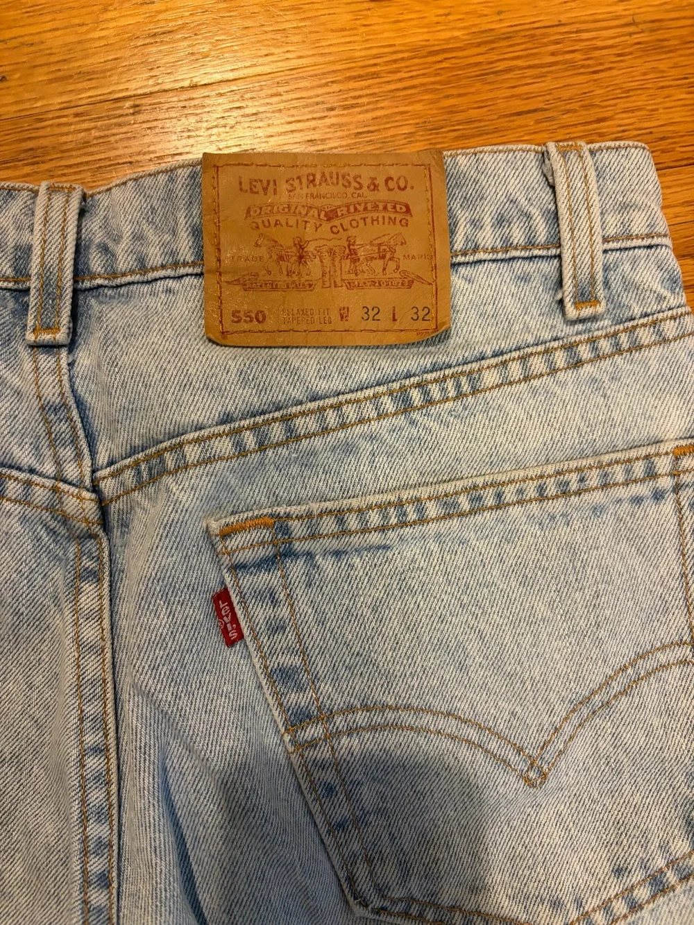 Vintage Made in USA Levi’s 550 Light Wash Jeans (32x32)